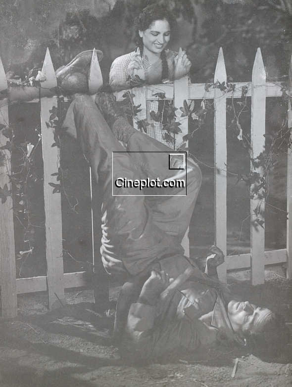 Still from Ek Raat (1942). Now how closely Prithviraj Kapoor resembles Shammi Kapoor in his 'yahoo' persona.