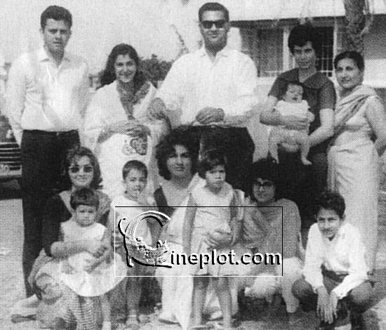 Begum Para with her family and Nargis
