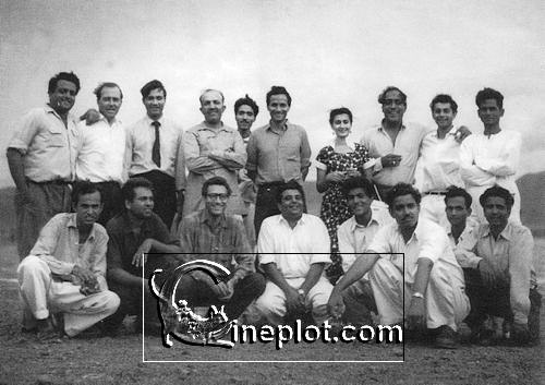 Dev Anand with the cast and crew of Funtoosh (1956)