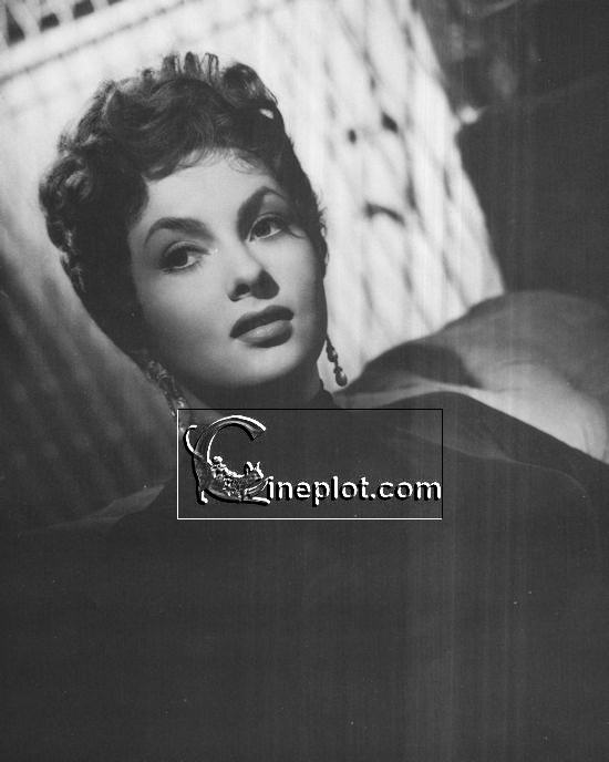 Gina Lollobrigida - Publicity Shot for Beat the Devil (1954)
