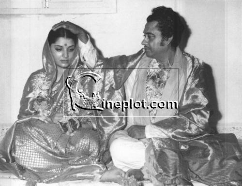 Kishore Kumar with Yogeeta Bali