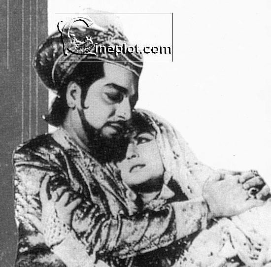 Pradeep Kumar and Bina Rai in Taj Mahal (1963) - Publicity Still