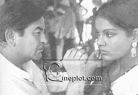 Raj Kapoor applying make-up on Zeenat Aman in Satyam Shivam Sundaram (1978)