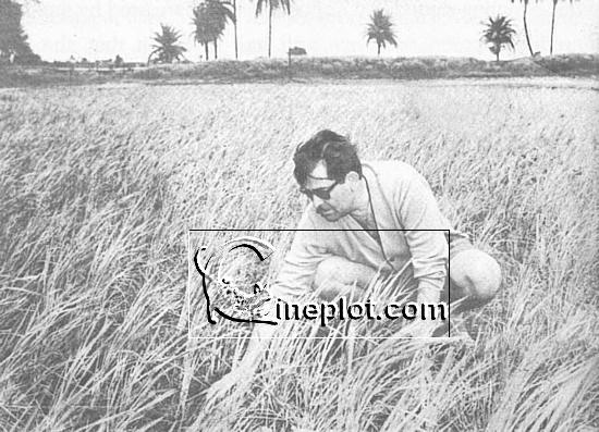 Raj Kapoor at his farm - 1967